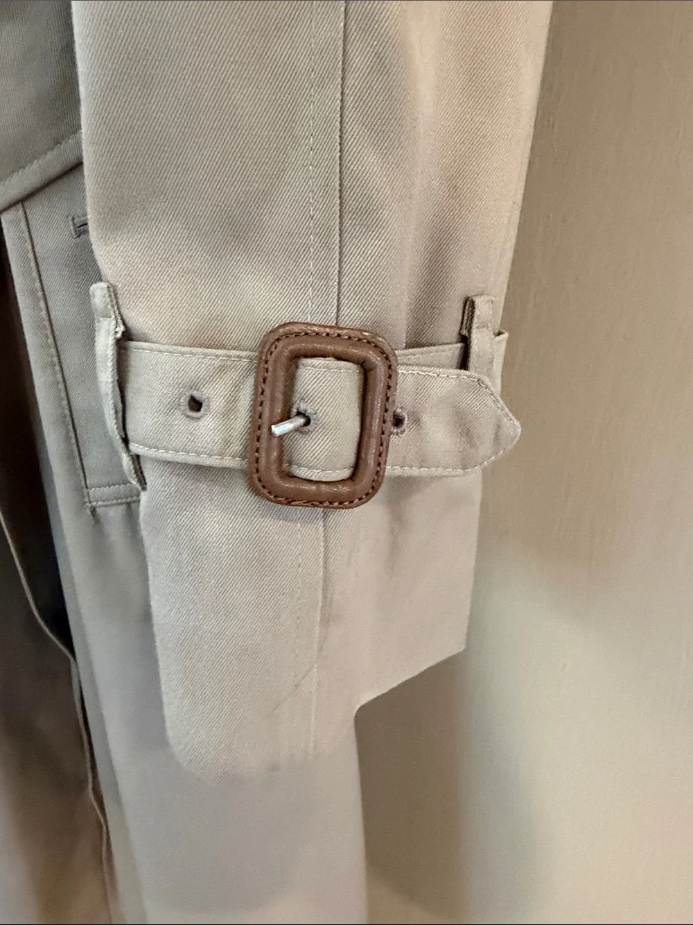 Burberry Vintage Classic Women’s Khaki Trench Coat with Belt - Picture 4 of 5